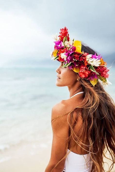 Hawaiian Flower Crown, Hawaii Holiday, Hawaii Pictures, Hawaiian Theme, Beach Wedding Photos, Flower Crown Wedding, Hawaiian Wedding, Floral Headpiece, Hawaiian Flowers