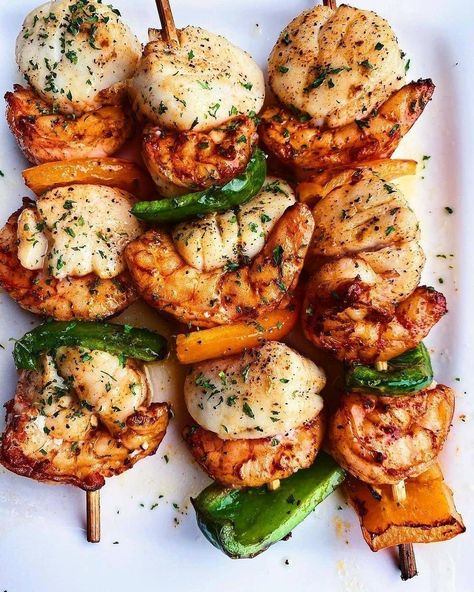 Massive Buttery Scallop And Shrimp Skewers Recipe Shrimp And Scallop Recipes, Friends Recipe, Shrimp Skewer Recipes, Flat Belly Diet Plan, 30 Min Meals, Shrimp Skewers, Prawn Recipes, Skewer Recipes, Scallop Recipes