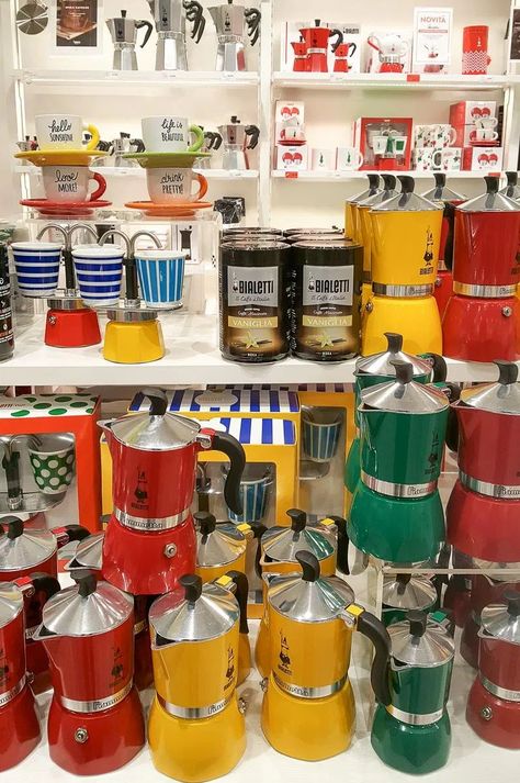 Display with colourful Bialetti Moka - Vicenza, Italy - rossiwrites.com Bialetti Moka Pot, Italian Decorating Ideas, Coffee In Italy, Coffee Making Machine, European Coffee, Bialetti Moka, Dreamy Interiors, Order Coffee, Italian Drinks