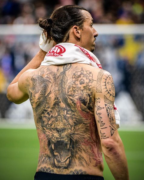 chuQuma on Twitter: "Which footballer has the dopest back tattoos? 1. Andre Gray 2. Ibrahimovic Zlatan 3. Arturo Vidal 4. Memphis Depay… " Zlatan Tattoo, Ibrahimovic Tattoo, David Beckham Style, Memphis Depay, Carlo Ancelotti, Zlatan Ibrahimovic, Old School Tattoo Designs, Zlatan Ibrahimović, Sports Hero