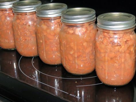 Can Refried Beans Recipe, Middle Class Kitchen, Ham Bean Soup, Pressure Canning Meat, Canning Soup Recipes, Canning Beans, Canning Granny, Make Refried Beans, Canning Refried Beans