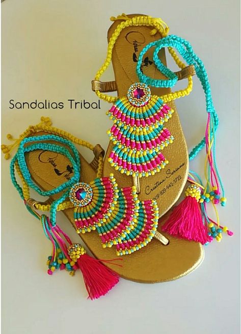 Cris Axesory | Bisutería Hecha a Mano Pantuflas Tejidas, Heel Sandals Outfit, Decorating Flip Flops, Diy Sandals, شال كروشيه, Crochet Jewelry Patterns, Cute Shoes Heels, Crochet Sandals, Beaded Sandals