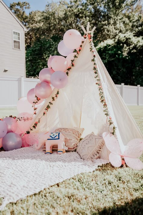 Teepee Decorations Ideas, Teepee Birthday Photoshoot, Garden Theme Cake Smash, Teepee Tent Photoshoot, Teepee Cake Smash, Teepee Photography, Boho Teepee, 1st Birthday Girl Decorations, Teepee Party