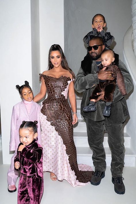 Kim Kardashian's Family Coordinated Christmas Eve Outfits Christmas Outfit Ideas For Family, Kim Kardashian Family, Christmas Eve Outfit, Cute Family Photos, Kim Kardashian Kanye West, Kim Kardashian Outfits, Kim And Kanye, Kardashian Kids, Kardashian Outfit