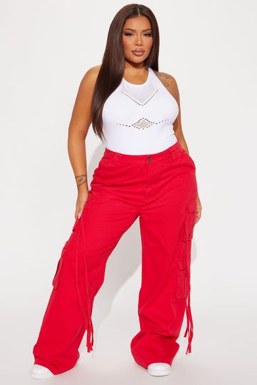 Red Cargo Pants, Cargo Pants Outfit, Black Dress Outfits, Effortlessly Chic Outfits, Black Ripped Jeans, Fashion Nova Pants, 60 Fashion, Red Pants, Cute Comfy Outfits