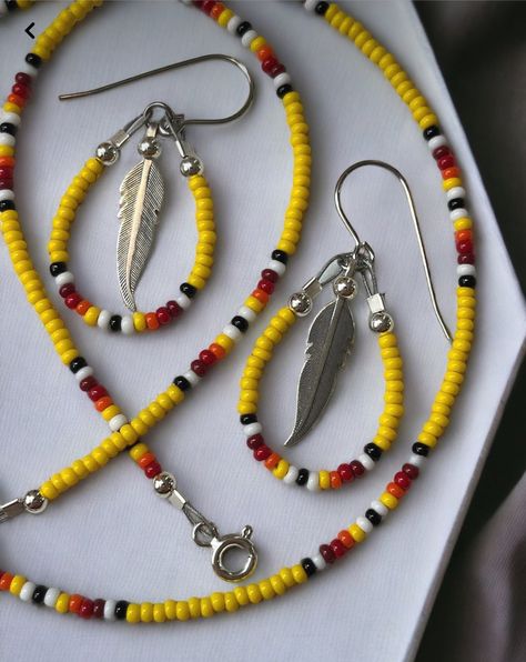 Native American Earrings Diy, Indigenous Beaded Jewelry, Native American Jewelry Diy, Indigenous Jewelry, Christmas Jewelry Diy, Diy Seed Bead Earrings, Seed Bead Jewelry Patterns, Stone Bead Jewelry, Beaded Earrings Diy