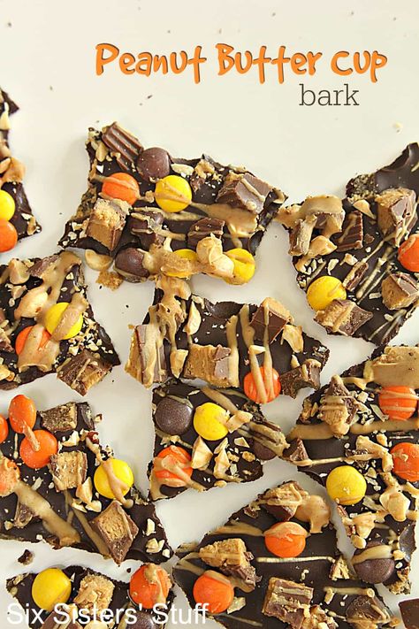 Chocolate Bark Candy has got to be the easiest candy in the world to make. Start with chocolate almond bark, candy melts, baking chocolate or even chocolate chips and then add in your favorite mix ins. There is no wrong recipe for it. Add in candy, cookies, nuts, even bacon. let your imagination go wild! Chocolate Bark Candy, English Toffee Recipe, Making Peanut Butter, Leftover Halloween Candy, Reese's Pieces, Chocolate Candy Recipes, Six Sisters Stuff, Candy Bark, Homemade Candy