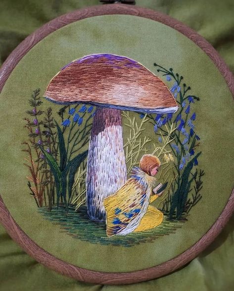 Embroidery Thread Painting, Fungi Embroidery, Embroidery Mushrooms, Mushrooms Embroidery, Embroidery Botanical, Cottagecore Embroidery, Herb Embroidery, Embroidery Cases, Mushroom Embroidery