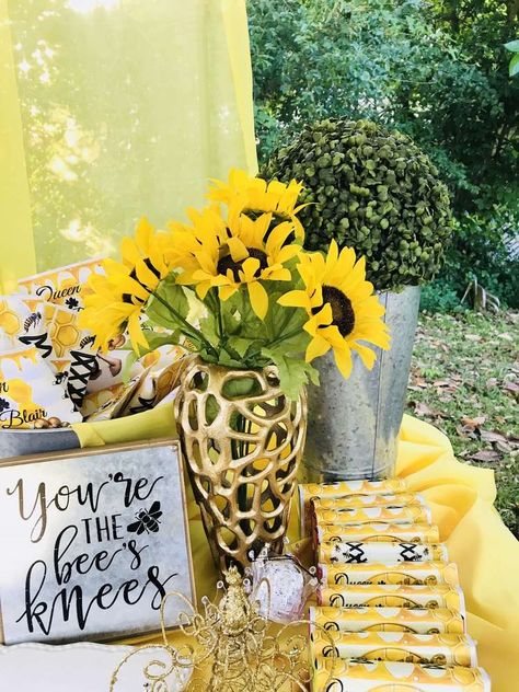 Blair’s Queen Bee College Graduation Party | CatchMyParty.com Queen Bee Party Theme, Bee Graduation Party, Sac State, Hospitality Ideas, Preschool Graduation Party, Bee Themed Birthday Party, College Graduation Party, Bee Theme Party, Belle Birthday