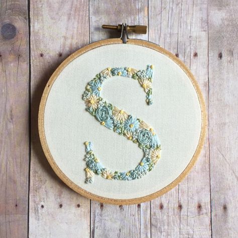 MOONRISEWHIMS Diy Embroidery Letters, Monogram Embroidery Letters, How To Embroider Letters, Machine Embroidery Designs Monogram, Hand Embroidery Letters, Floral Monogram Letter, Etsy Embroidery, Gold Work Embroidery, Hand Embroidery Patterns Free