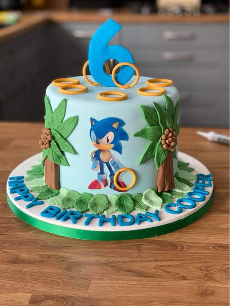 Small Sonic Cake, Birthday Cake Sonic The Hedgehog, Sonic Theme Cake, Birthday Cake Sonic, Sonic Fondant Cake, Sonic Cake Buttercream, Sonic The Hedgehog Birthday Cake, Round Sonic Cake, Hedgehog Birthday Cake