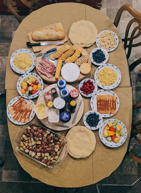 Swedish Breakfast, Grape Jam, Buffet Ideas, Small Dishes, Christmas Eve Dinner, Vegan Bacon, Garlic Potatoes, Big Breakfast, Italian Bread