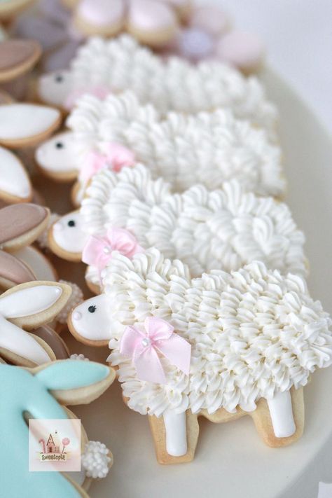 Hosting a Cookie Decorating Party (Easter Cookies) | Sweetopia Easy Easter Cookies, Easter Cookie Recipes, Easter Sugar Cookies, Cookie Decorating Party, Easter Lamb, Decorating Party, Spring Cookies, Bunny Cookies, Cutout Sugar Cookies