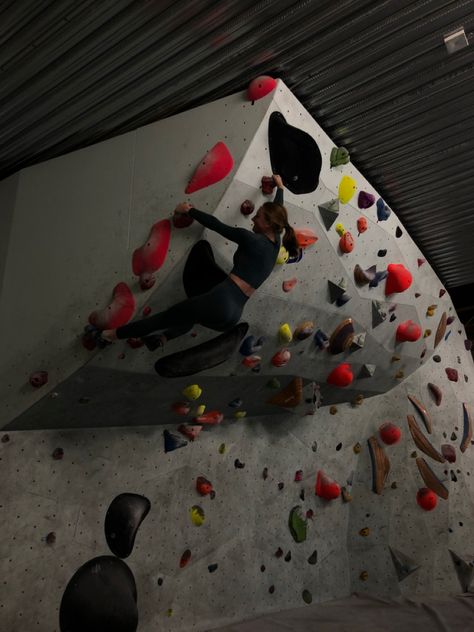 Rock Climbing Gym Aesthetic, Indoor Bouldering Aesthetic, Indoor Rock Climbing Aesthetic, Escalade Aesthetic, Boulder Aesthetic, Bouldering Aesthetic, Rock Climbing Aesthetic, Climbing Aesthetic, Indoor Bouldering