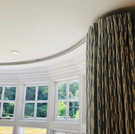 Ceiling fixed Gliderpole is often a smart, sleek solution for bay windows... bespoke finish, made to measure and bent to fit this amazing bay window by us... 📷 & scheme @neathouseinteriors Bay Window Ideas Curtains, Bay Window Curtains Living Room, Contemporary Window Coverings, Bay Window Drapes, Woodland Living Room, Bay Window Dressing, Bay Window Curtain Poles, Bay Window Treatments, Boston House