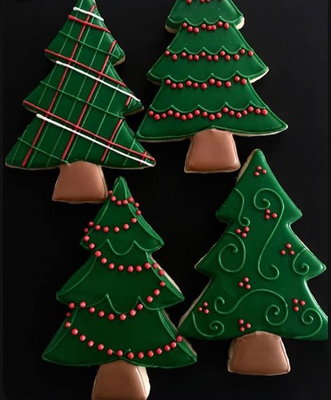 Christmas Cookie Designs Royal Icing, Christmas Tree Decorated Cookies, Gift Cookies Decorated, Cutout Cookies Decorated, Christmas Tree Sugar Cookies, Tree Sugar Cookies, Christmas Cookie Icing, Star Sugar Cookies, Christmas Cutout Cookies