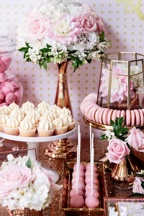 Gold Dessert Table, Gold Dessert, Party Sweets, Copper And Pink, Party Trends, Rose Gold Party, Quinceanera Party, Gold Party, Pink Parties