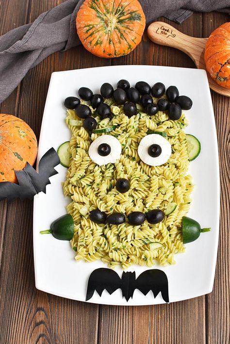 Scary Pasta, Halloween Meal, Halloween Pasta, Lemon Potatoes, Easy Halloween Food, Halloween Food Treats, How To Make Pesto, Potato Heads, Halloween Recipe