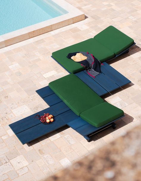 Discover the sun lounger and the gazebo EOLIE: a minimalist design to create varied and original compositions, in natural or coloured wood Hecker Guthrie, Sky Go, Wabi Sabi Aesthetic, Garden Side Table, Outdoor Loungers, Garden Architecture, Event Exhibition, Sitges, Art Event