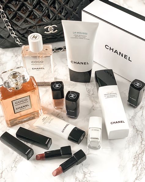 Mademoiselle Perfume, Bathroom Tour, Penyimpanan Makeup, Mini Bathroom, Ysl Makeup, Chanel Aesthetic, Chanel Les Beiges, Alat Makeup, Expensive Makeup