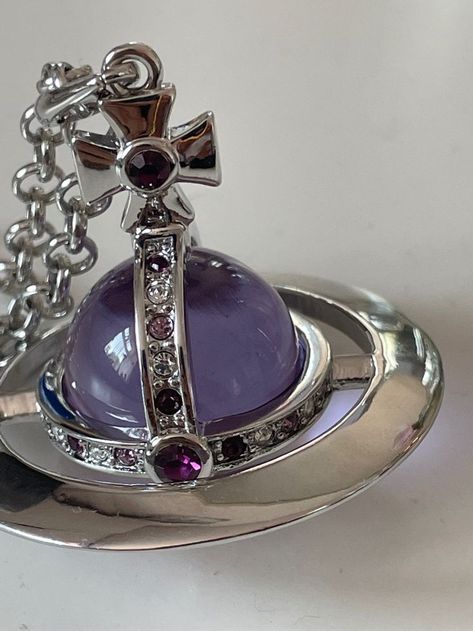 Aesthetic Vivienne Westwood, Orb Necklace, Vivienne Westwood Jewellery, Necklace Trendy, Funky Jewelry, Purple Lilac, Dream Jewelry, Jewelry Inspo, Mode Vintage