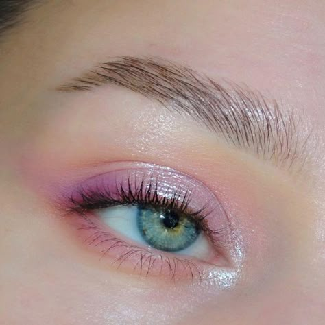 Add Pops of Pale Pink for a Minimalistic Makeup Look Minimalistic Makeup, Maquillage On Fleek, Lash Makeup, Pastel Makeup, Minimalist Makeup, How To Apply Blush, Lots Of Makeup, Makeup Eye Looks, Soft Makeup