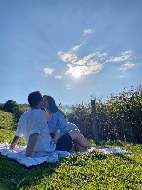 Picnic Date Ideas Boyfriends, Couple Inspiration, Cute Romance, Selfie Poses Instagram, Cute Relationship Photos, Goals Pictures, Cute Couple Poses, Relationship Goals Pictures, Couples Poses For Pictures