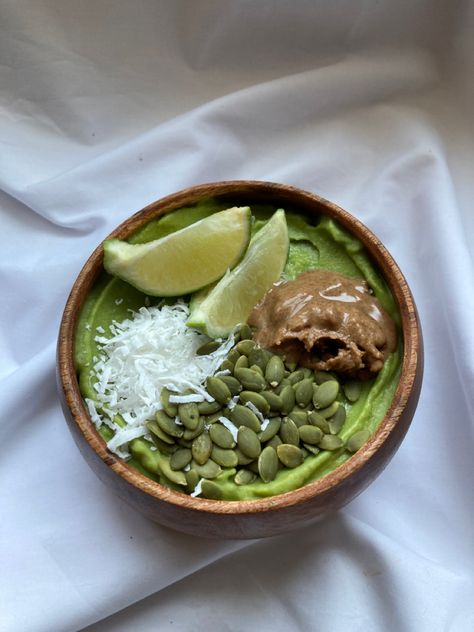 Smoothie Bowls Aesthetic, Key Lime Pie Smoothie Bowl, Matcha Bowl Aesthetic, Matcha Yogurt Bowl, Matcha Yogurt, Coconut Base Smoothie Bowl, Avocado Smoothie Bowl, Green Spirulina Smoothie Bowl, Lime Smoothie