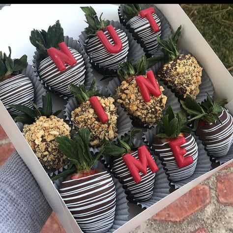 I Love You Strawberries For Him, Dipped Strawberries For Men, Best D Ever Strawberries, Chocolate Strawberries For Him, Valentine’s Day Strawberries For Him, Valentines Chocolate Covered Strawberry For Him, Valentines Ideas For Men, Valentines Berries, Strawberries For Him