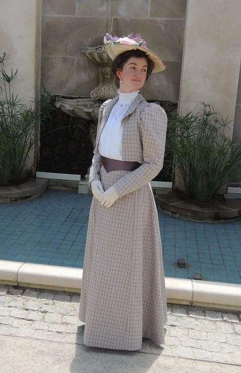 Late Victorian Late Victorian Era Fashion, Late 19th Century Fashion Woman, Late Victorian Dress, 19 Century Fashion Woman, Victorian Era Dresses Simple, Victorian Costume Women, Librarian Character, Victorian Era Outfits, Late 1800s Fashion