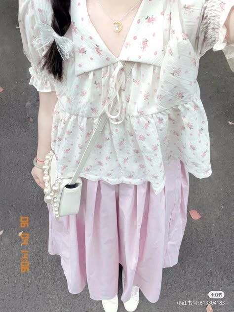 Sawako Aesthetic Clothes, Clothing Ideas Aesthetic, Aesthetic Clothes Cute, Cute Casual Clothes, Aesthetics Clothing, Clothing Aesthetics, Pink Ootd, Modest Girly Outfits, Shoujo Girl