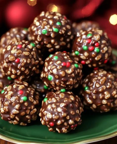 Christmas Chocolate Rice Krispie Balls Rice Krispie Candy Recipes, Christmas Rice Crispy Balls, Chocolate Rice Krispies Balls, Christmas Treats With Rice Krispies, Christmas Rice Krispie Balls, Christmas Rice Krispie Squares, Rice Crispy Balls Christmas, Christmas Chocolate Rice Crispy Balls, Baked Goods Christmas Gift Ideas