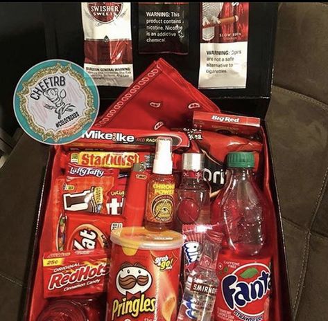 Gifts Box For Boyfriend, Gift For Boyfriend Ideas, Box For Boyfriend, Valentines Gift For Boyfriend Baskets, Papaw Gifts, Valentines Gift For Boyfriend, Christmas Ideas For Boyfriend, Boo Baskets, Gifts For Boyfriend Parents