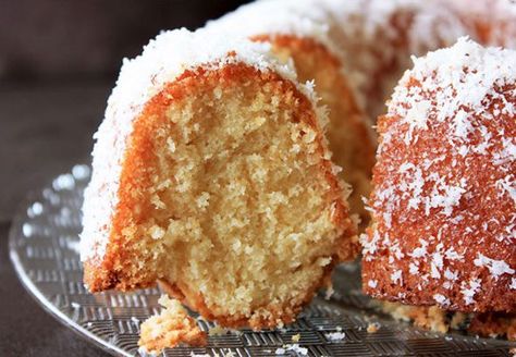 Tom Cruise Cake, Coconut Pound Cake Recipe, Yellow Recipes, Cruise Cake, Apple Pecan Cake, Berry Bread Pudding, Best Apple Cake, Coconut Bundt Cake, Berry Bread