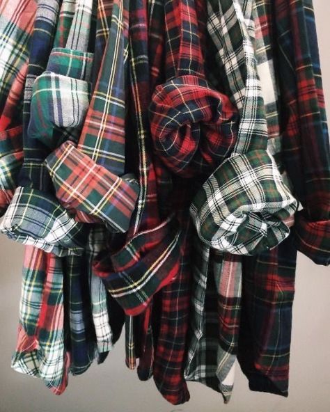 Vestiti In Jeans, Cut Up Shirts, One Direction Shirts, Plaid Shirts, Diy Shirt, T Shirt Diy, Looks Style, Mode Inspiration, Cut Shirts