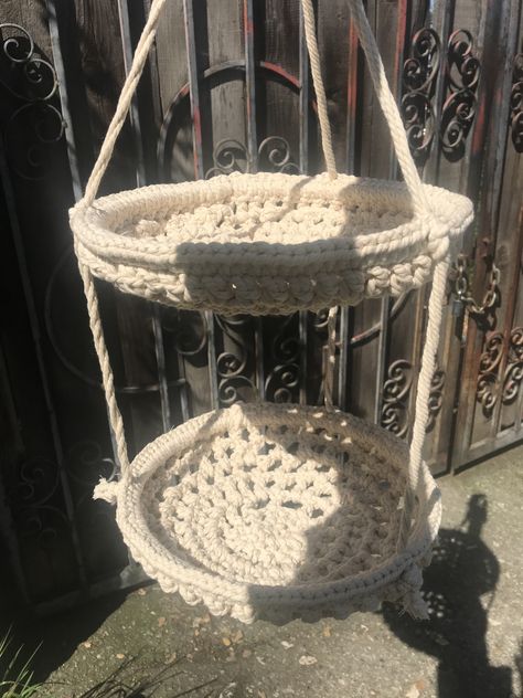 How To Crochet A Hanging Basket, Crochet Hanging Shelves, Crochet Hanging Shelf, Crochet Yarn Hammock Pattern Free, 2 Hour Crochet Projects, Crochet Yarn Hammock, Crochet Storage Ideas, Crochet Room Ideas, Crochet Hanging Basket Patterns