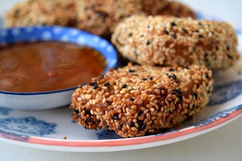 Recipe: How To Make Homemade Sesame Prawn Toasts | Rachel Phipps Yellow Rice Recipe, Yellow Rice Recipes, Prawn Toast, Raw Prawns, Takeout Food, Yellow Rice, Brown Bread, Sweet Chilli Sauce, Piece Of Bread