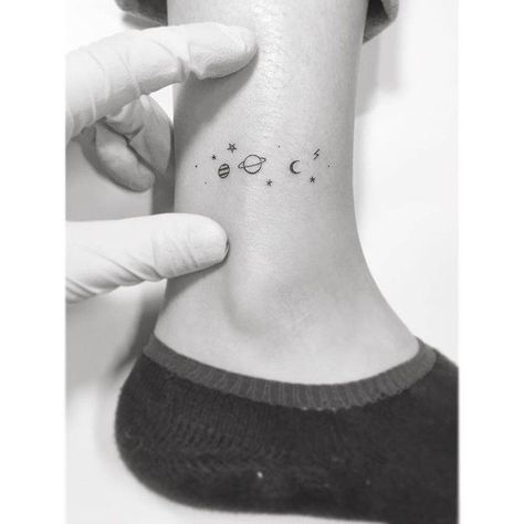 Tiny universe tattoo on the ankle. Universe Tattoo, Planet Tattoos, Palm Tree Tattoo, Inspiration Tattoos, Diy Tattoo, Dainty Tattoos, Aesthetic Tattoo, Dream Tattoos, Tree Tattoo