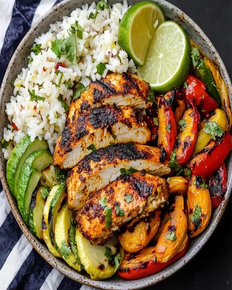 Griddled Cajun Chicken with Charred Veggies and Zesty Coriander-Lime Rice - optimal recipes Cajun Veggies, Chicken Cajun, Cherry Pistachio, Green Salad Dressing, Lime Rice Recipes, Pistachio Cheesecake, Flavorful Dinner, Simple Green Salad, Lime Rice