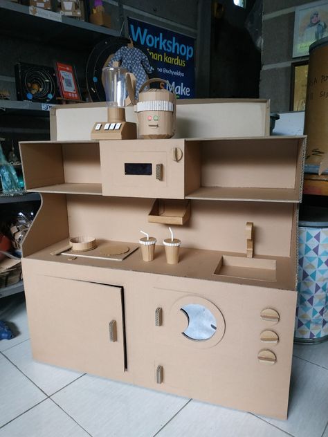 Carbord Craft Ideas Easy, Cardboard Play Ideas, Diy Kitchen Set For Kids, Carbord Craft Ideas, Carbord Craft, Cute Cardboard Crafts, Things To Make Out Of Cardboard, Diy Kardus, Cardboard Kitchen