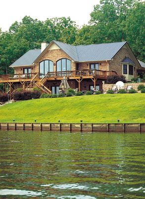 DIY Lakefront Sea Wall Seawall Landscaping, Seawall Ideas, Landscaping Around Deck, Lake Landscaping, Small Yard Landscaping, Lake Dock, Gabion Wall, Lake Front, Lakefront Homes