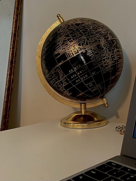 Dark Academia Aesthetic Globe, Dark Academia Globe, Geography Room, Globe Aesthetic, Dark Academia Room, Academia Room, Black Globe, Room Theme, Earth Globe