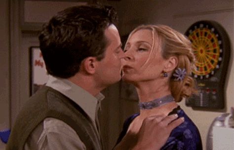 7 Things You're Not Doing In The Bedroom That Are Holding Your Relationship Back Awkward Kiss, Kinds Of Kisses, Actors Birthday, Types Of Kisses, Monica And Chandler, First Boyfriend, Friends Central Perk, Friends Season, Friends Moments