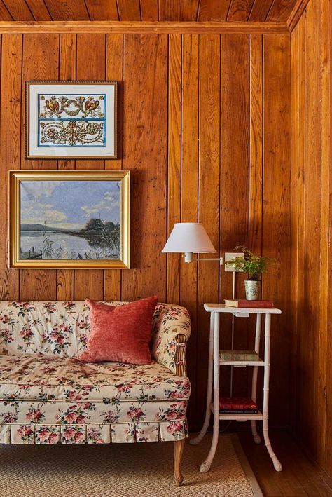 Whitney McGregor Halstead House Guest Bedroom with Wood Paneled Walls Whitney Mcgregor, Wood Walls Bedroom, White Wall Bedroom, Wicker Coffee Table, Wooden Wall Panels, Cool Wood Projects, Wood Panels, Wooden Design, Wood Panel Walls