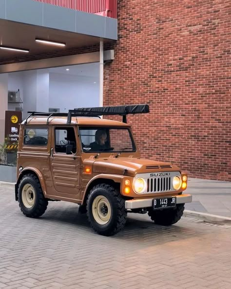 Suzuki Jimny Off Road, Mustang Car Aesthetic, Suzuki Sierra, Mini 4x4, Camping 4x4, 2023 Ford Mustang, Jimny Suzuki, Car Fashion, Mustang Car