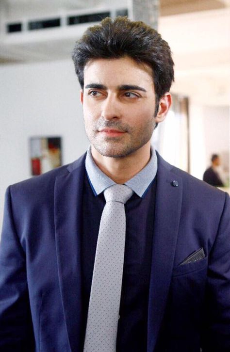 AKSAR 2.GAUTAM RODE Gautam Rode, Motion Poster, Actors Male, Fashion Diva, Stylish Boys, Tv Actors, Cute Wild Animals, Diva Fashion, Net Worth