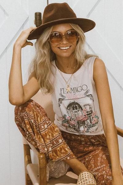 The 5 best boho bloggers to follow! Boho-chic hippie girls with their own style. Hippie Style Outfits, Surfergirl Style, Looks Hippie, Look Hippie Chic, Hippie Rock, Minimalist Moda, Look Boho Chic, Mode Hippie, Spell Designs