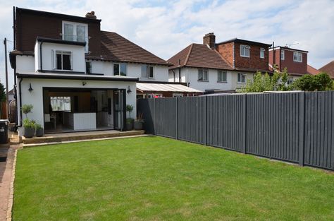 Cuprinol Urban Slate Fence Grey Fence Paint, Fence Paint Ideas, Black Fence Paint, Cuprinol Urban Slate, Black Garden Fence, Garden Fence Paint, Fence Paint Colours, Grey Fences, Green House Exterior