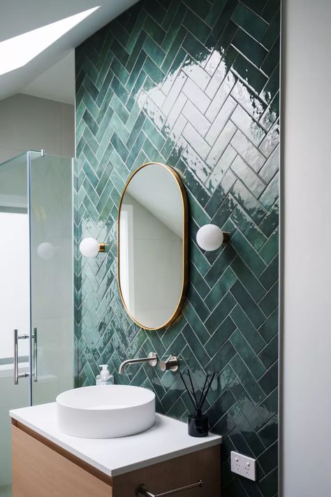 Luxury Shower Ideas, Bathroom Wallpaper Trends, Unique Bathroom Tiles, 2024 Bathroom, Dark Green Bathrooms, Green Tile Bathroom, Bathroom Design Trends, Shower Fixtures, Luxury Shower