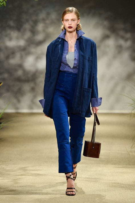 Max Mara RTW Spring 2024 [PHOTOS] – WWD Smart Casual Women, Land Girls, Black Maxi Skirt, Casual Chic Style, Marchesa, Spring 2024, Elie Saab, Spring Summer Outfits, Milan Fashion